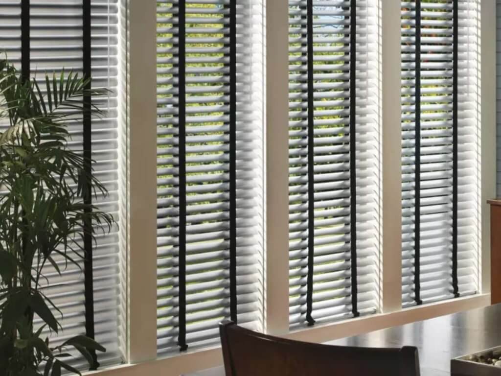 If you prefer a sleek, no-fuss look, aluminum blinds get the job done.